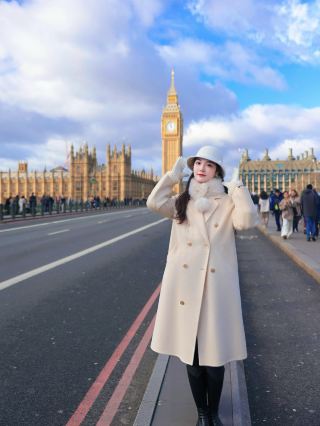 I just got back from the UK and I'm so satisfied with my travel guide that I want to give myself an award.