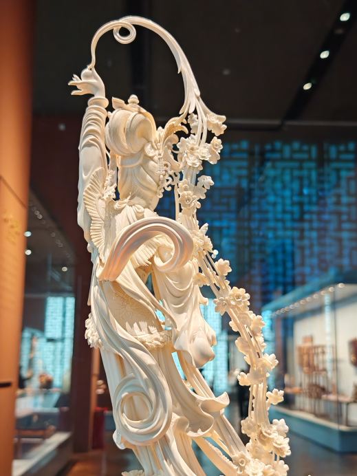 中国工芸美術館で非遺を感じる｜牙彫りの水仙花の神 | Trip.com 北京