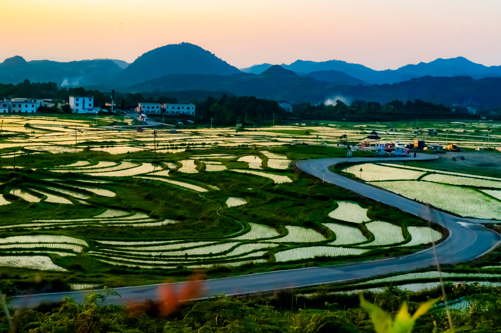 貴陽花渓高坡営盤山麓・高地棚田の夕焼け秘境 | Trip.com 貴陽