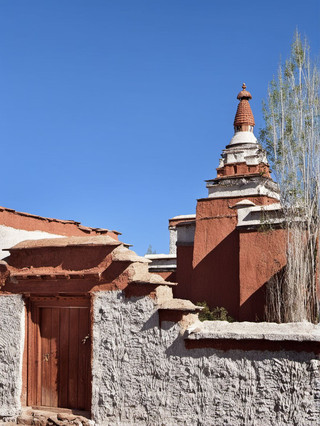 Summer is perfect for visiting Lhasa and other Tibetan destinations. Save this Tibetan travel guide now
