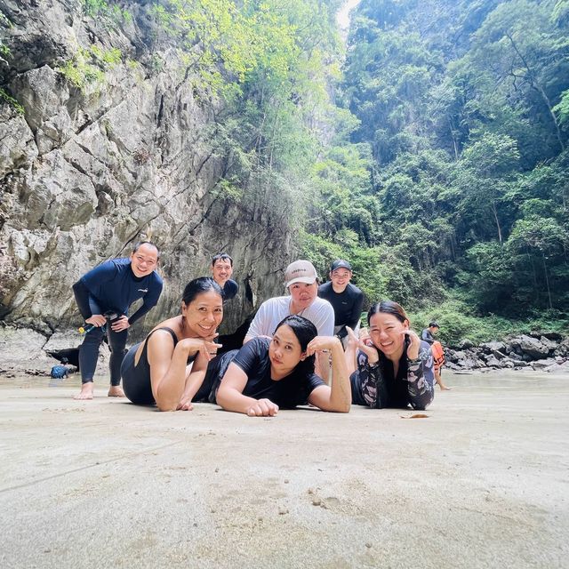 ทริปถำมรกต