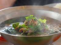 ข้าวมันไก่ต้นโพธิ์ ทางผ่านห้ามพลาด 