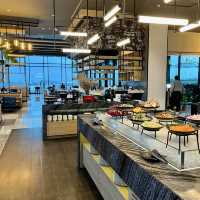 เดินทางสะดวก พักที่ Holiday Inn & Suites Sriracha
