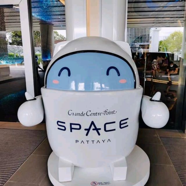 รีวิวโรงแรมธีมอวกาศ ที่พัทยา