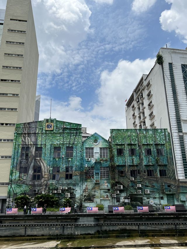 Strolling around Dataran Merdeka !