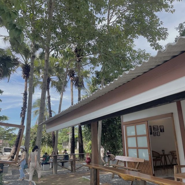 เฌอ คาเฟ่  my home คาเฟ่ ในสวน สิงหนคร