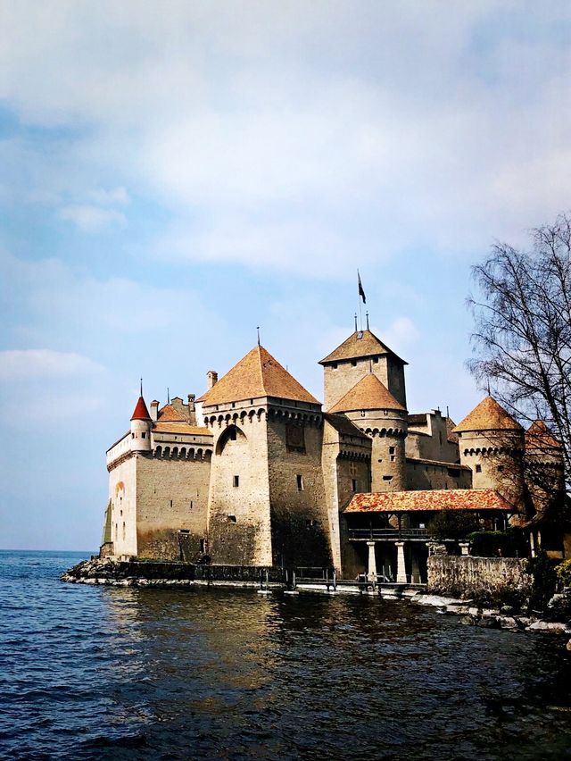 瑞士超過800年歷史🏰西庸城堡Chillon Castle