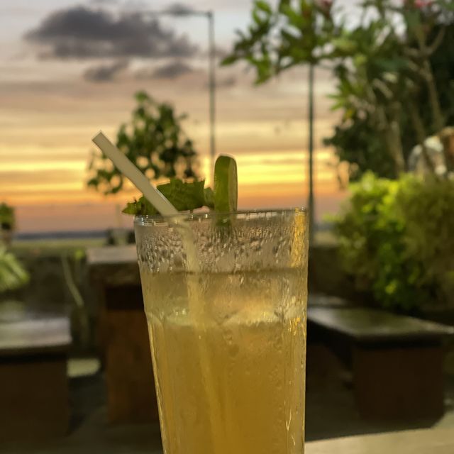 夕陽餘暉，彩霞滿天的Pizza晚餐 Pantai 海灘餐廳