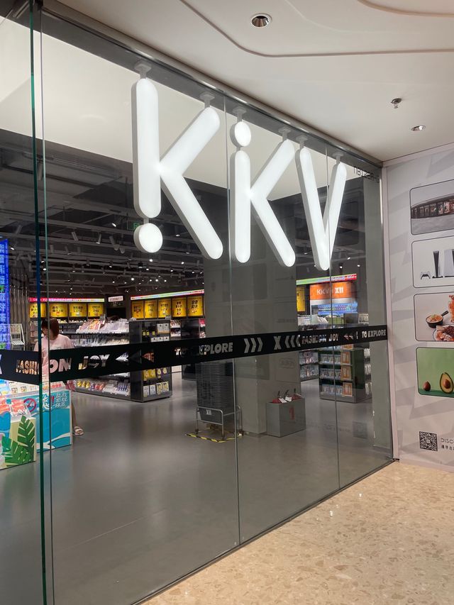 深圳人氣文創雜貨店‼️KKV😍卓越中心太空主題分店😆文創盲盒零食一應俱全