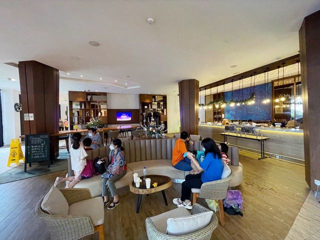 Cosy lobby bar
