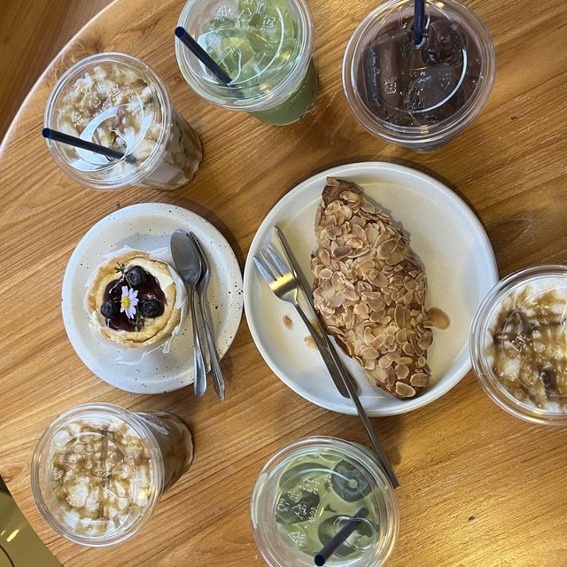 คาเฟ่ริมทะเล ชมวิวเครื่องบินแลนด์ดิ้ง