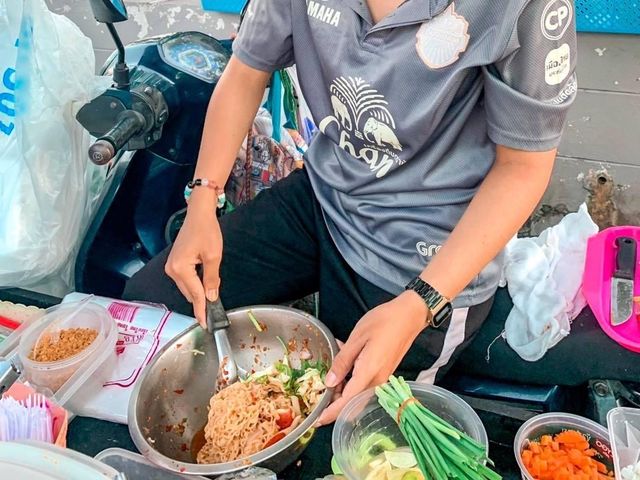 ตลาดถนนคนเดิน สตรีทฟู้ดฮาลาล 