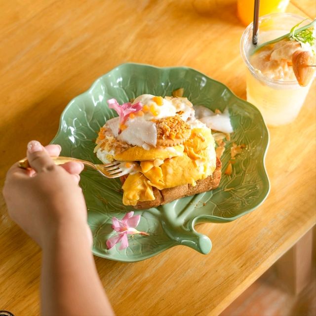 ลากแฟนไปคาเฟ่ในสวนทุเรียนกินขนมผลไม้สดๆที่จันทบุรี​