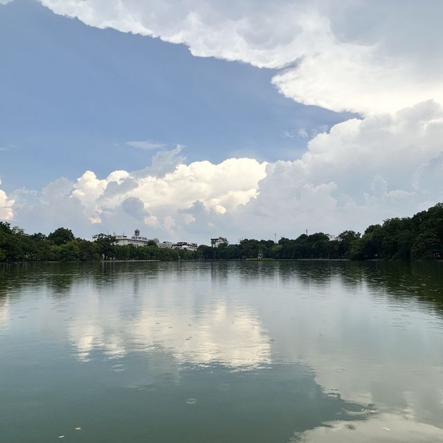 🌳 เดินเที่ยวชมทะเลสาบฮหว่านเกี๊ยม ฮานอย ⛅ 