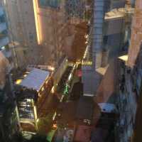 香港の高台に在る、STANFORD HILLVIEW HOTELは、ウェルカムスイーツが洒落てて、窓からの眺めは最高。
