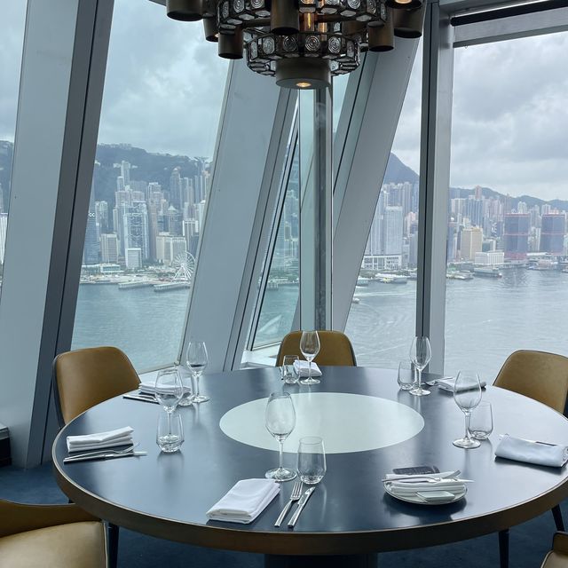 俯瞰無敵維多利亞港海景的意大利🇮🇹餐廳