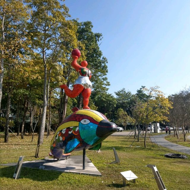 台中霧峰 | 亞洲大學現代美術館，三角形與清水模的結合~