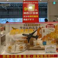 関西国際空港 第２ターミナル【ビリケンさん】が、気いつけてな。と、安全祈願。