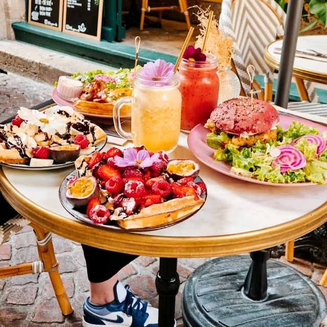 A WELL DECORATED CAFÉ.