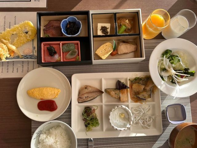 「秀峰閣湖月飯店：東京必訪富士山美景，泡湯體驗」