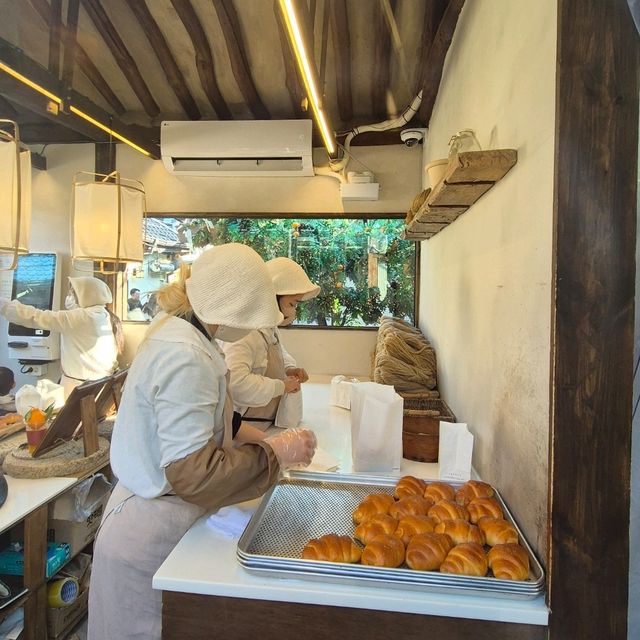 The Viral Jayeondo Salt Bread in Seoul