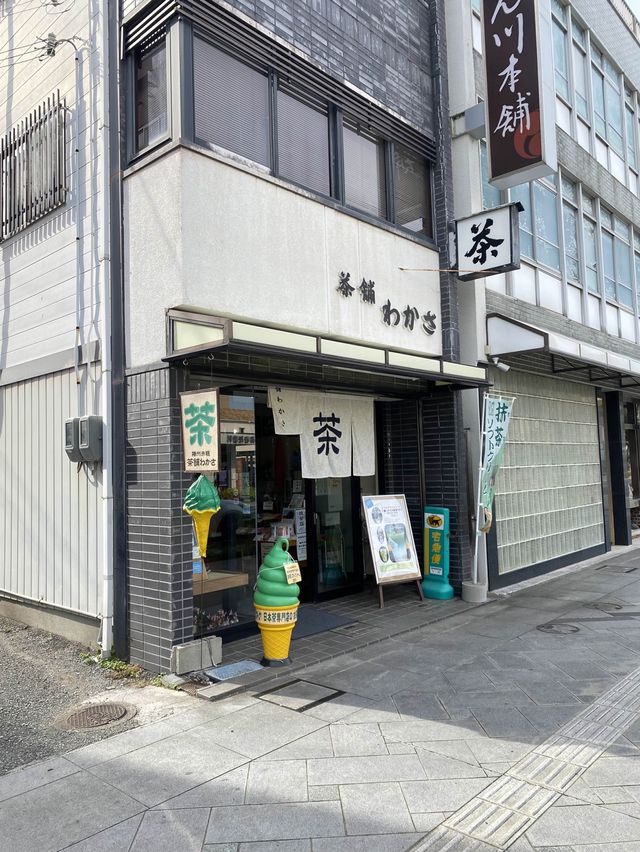 【赤穂】目の前で抹茶をたてて完成するラテ