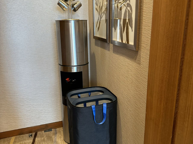 【🇲🇴澳門酒店🇲🇴】「澳門瑞吉酒店八樓泳池：豪華放鬆，美味飲品」