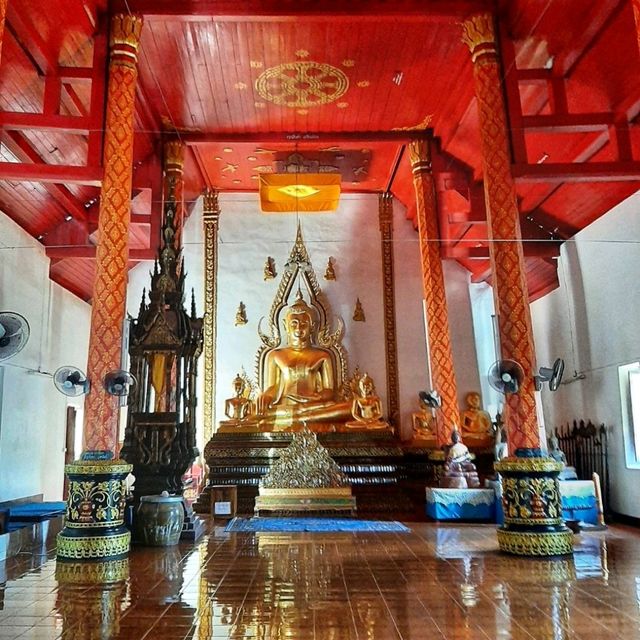 วัดศรีชุม สักการะ “พระเจ้ายืน” 