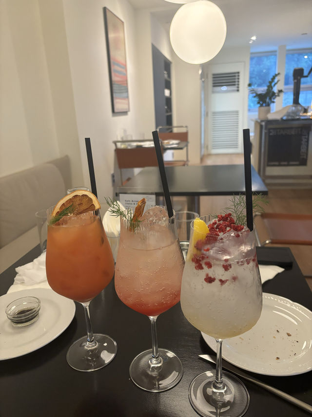 푸르른 통창뷰에서 즐기는 분위기 브런치카페,동명동 미타르바이트