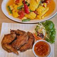 เปิดวาปแจกพิกัด ร้านอาหารอีสานแซ่บแซ่ป ถ.สาธร