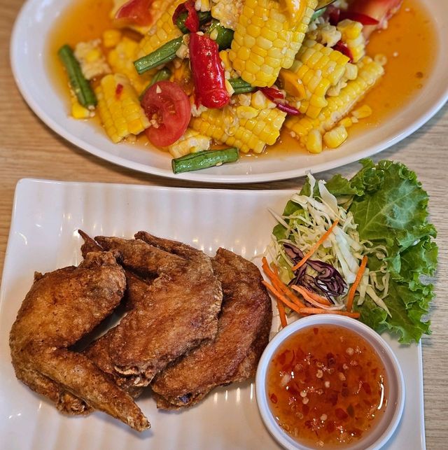 เปิดวาปแจกพิกัด ร้านอาหารอีสานแซ่บแซ่ป ถ.สาธร