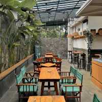 SERUMAH REUNITE CAFE | MODERN CLASSIC VINTAGE CONCEPT CAFE