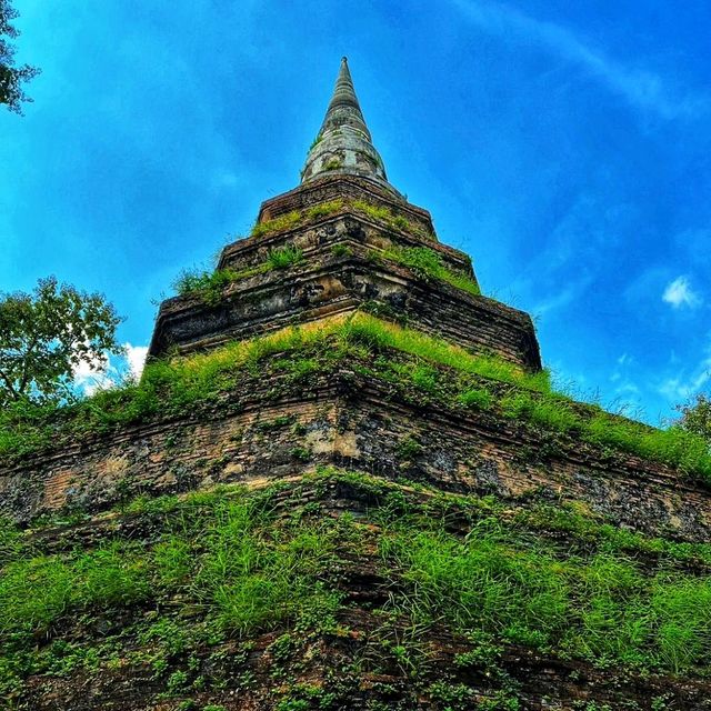 วัดเจดีย์หลวง เจดีย์แบบล้านนาใหญ่ที่สุดในเชียงแสน