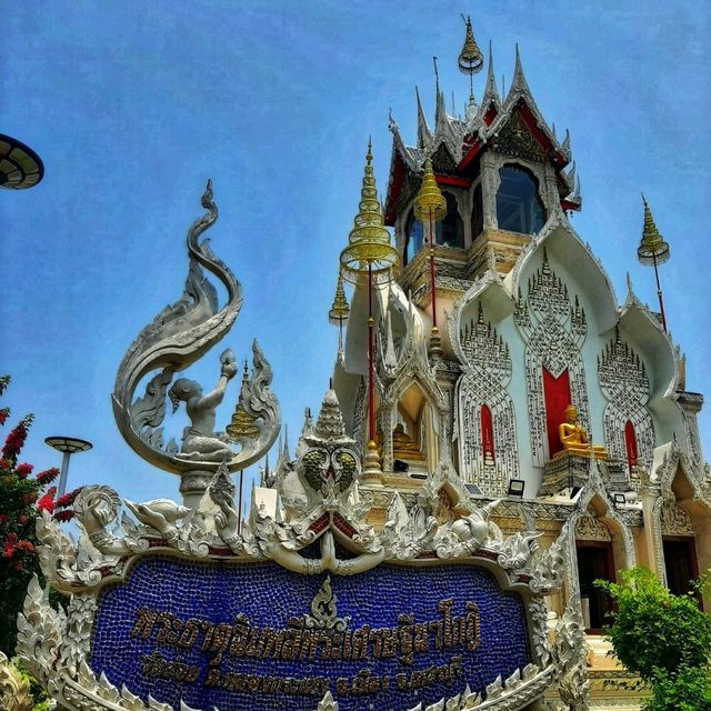 เยือนย่านพุทธสถานศิลป์แห่งเมืองเพชร