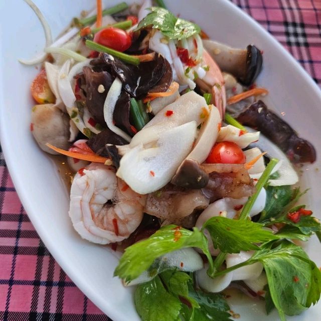 อิ่มท้อง พร้อมชมวิว ที่เพชรบุรี