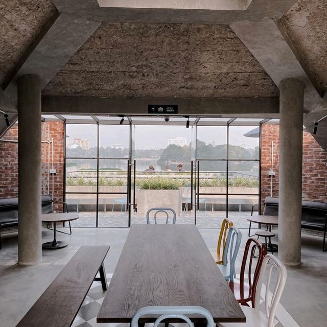 The Sipping Bar Waterfront