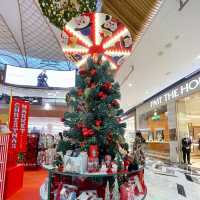Newly renovated family friendly shopping mall!