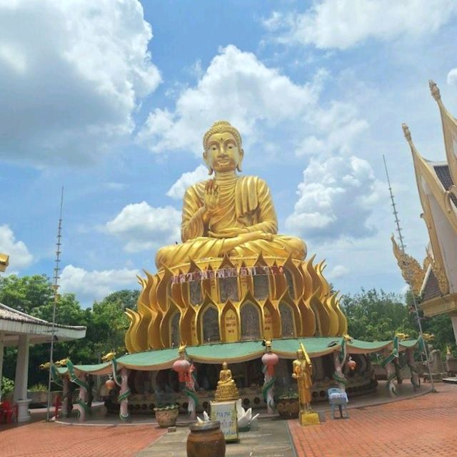 Wat Samphran