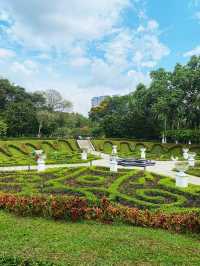 Enjoy the hot weather in the KL garden 🏡🏡