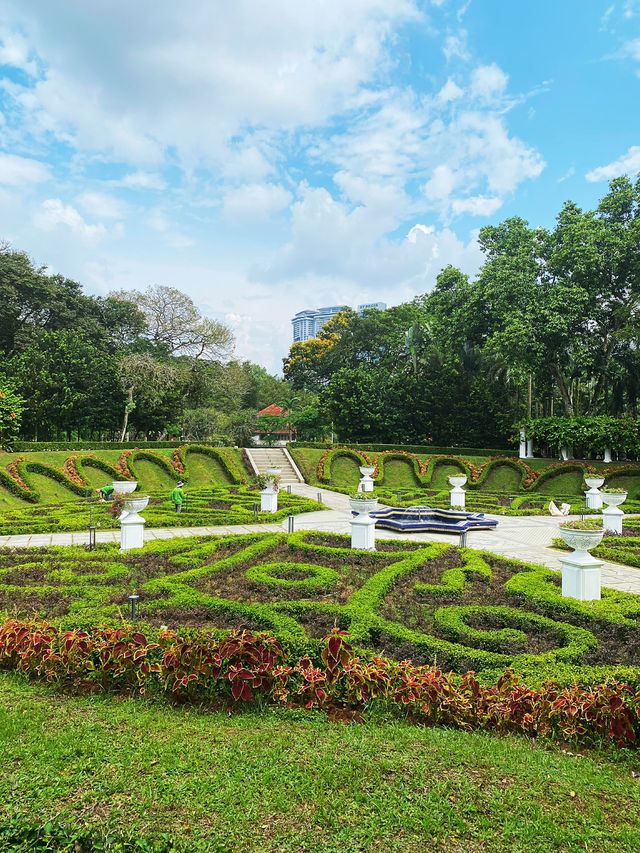 Enjoy the hot weather in the KL garden 🏡🏡