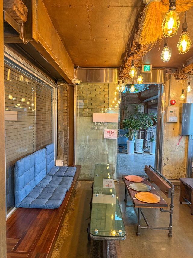 군산 어촌 감성 빈티지 카페 ‘오산상회’