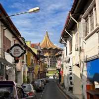 Kuching Adventures: Riverfront Strolls and Seafood Delights!