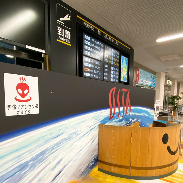 【大分空港】「地球のミナサン ワガヤヘヨウコソ☆」by宇宙人✨