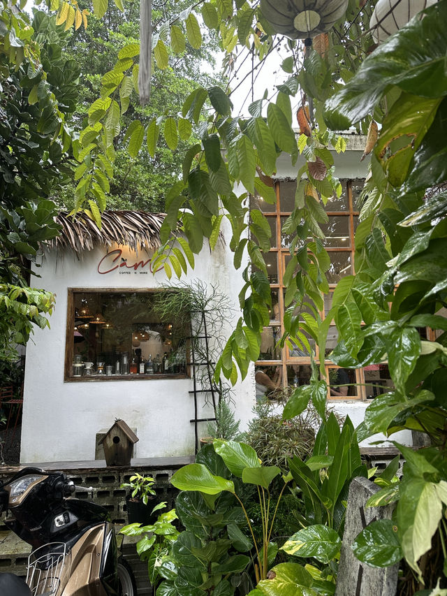 Cam coffee n more คาเฟ่ฮอยอันสุดชิก