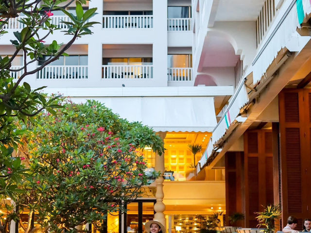 Dusit Thani Hua Hin ที่พักสวยริมทะเลหัวหิน