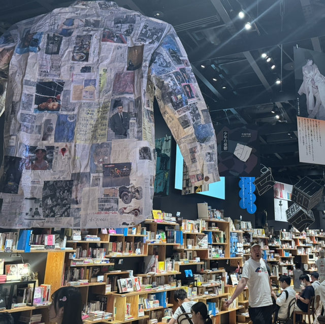 東京行程-角川武蔵野博物館中的巨型藏書閣