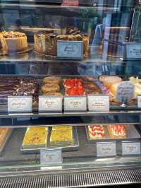 Lisette’s Café & Bakery: A Cozy Retreat at 163 Retail Park