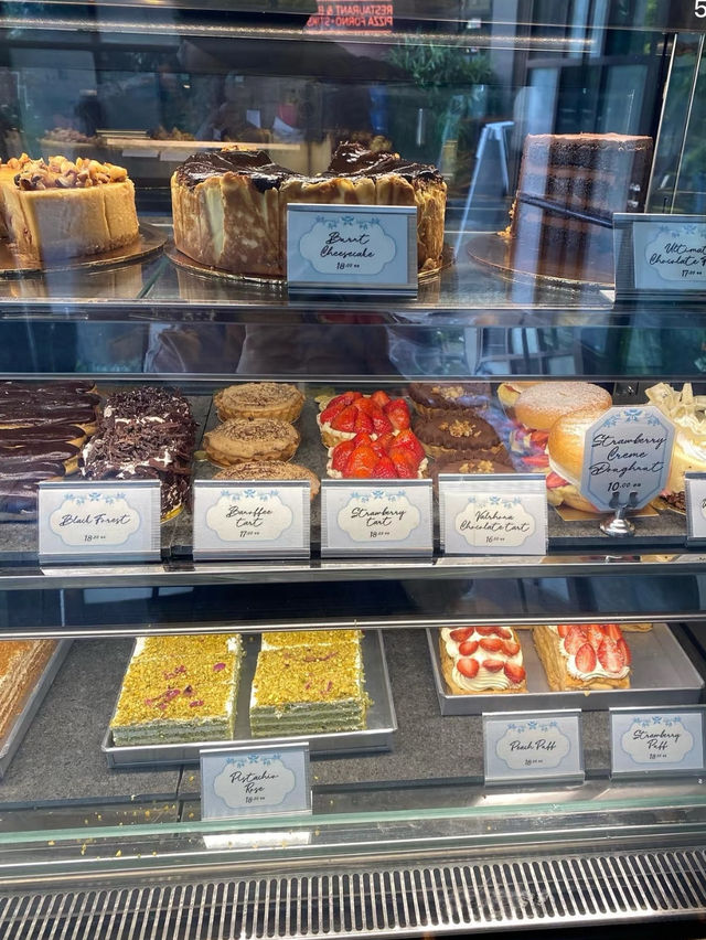 Lisette’s Café & Bakery: A Cozy Retreat at 163 Retail Park