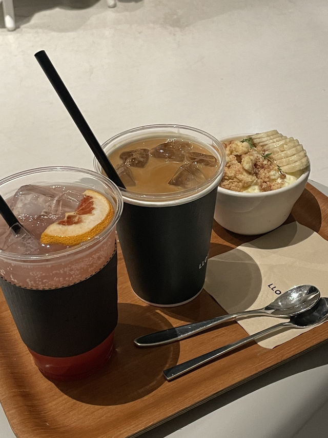 호수 앞 한옥 카페, 경주 "LLOW"