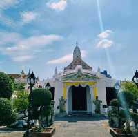 泰國曼谷標誌性皇家古跡寺廟景點:Wat Phitchaya Yatikaram Worawihan，雄偉白色巨塔，適合打卡拍照📸。